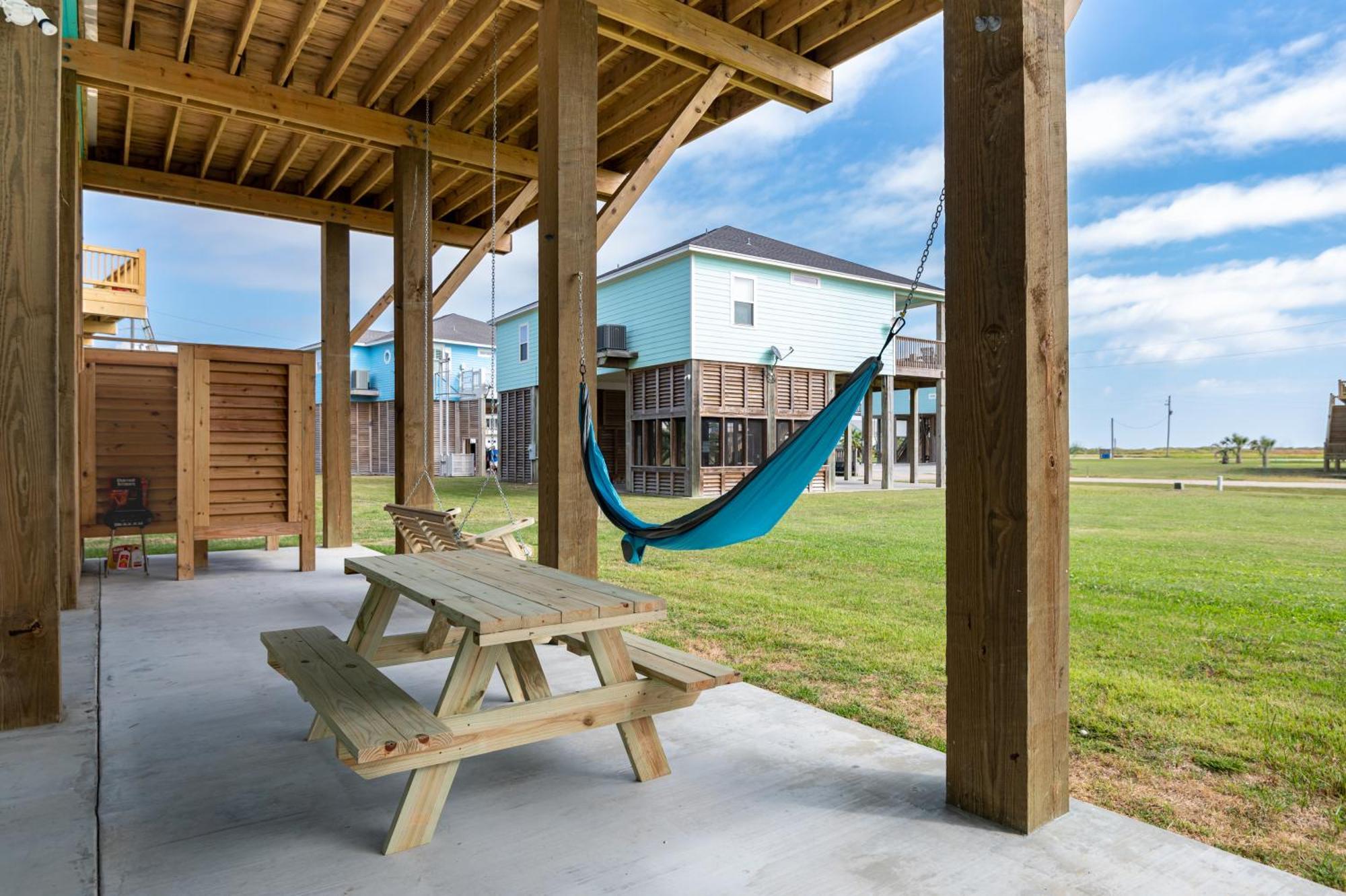 Stylish 4Br Crystal Beach Retreat Walk To Beach Bolivar Peninsula Exterior photo